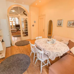  Daire Tomovi - Three Bedrooms Center